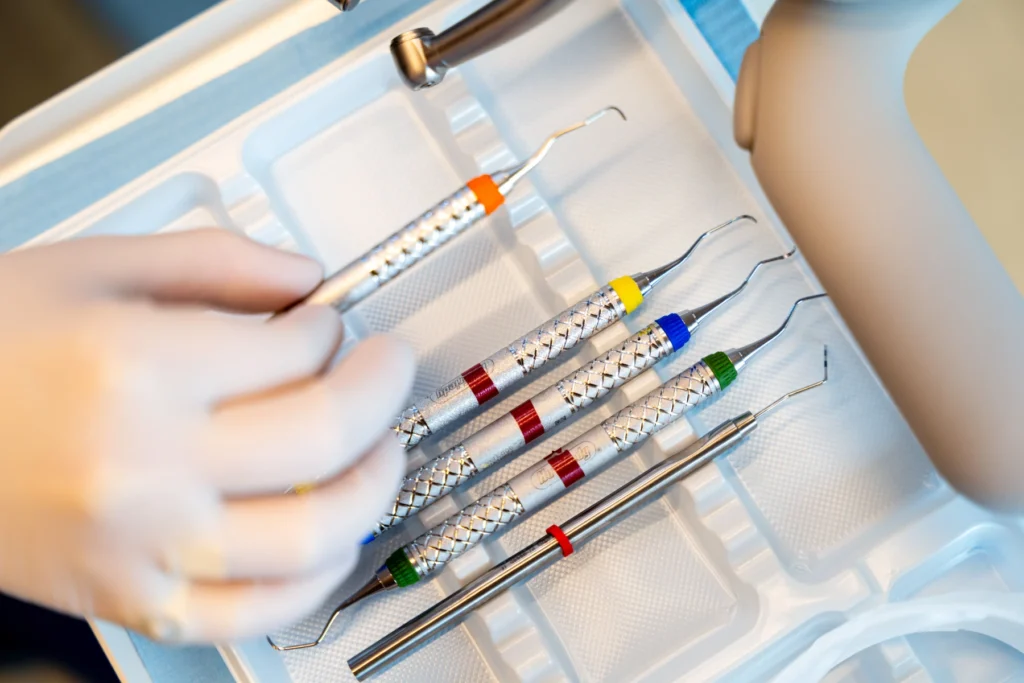 dentiste gisors curettes parodontologie dentiste gisors curettes parodontologie Soins de gencives Cabinet du château - Dr Simon KOENIG